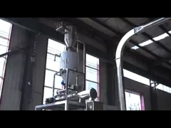 W fabryce działa linia do produkcji karmy dla ryb dla zwierząt domowych o wydajności 500 kg